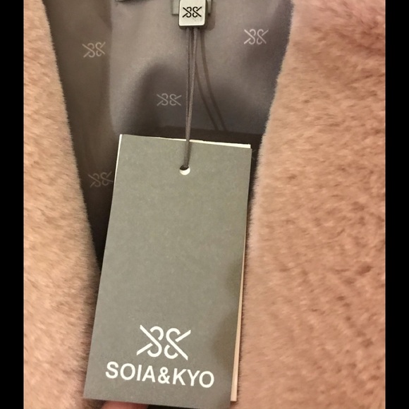 Emanuela Faux-Fur Oversized Fluffy Fur Jacket. - Picture 7 of 11